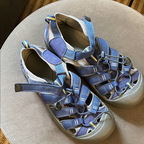 Keen Newport H2 Mens 7 Waterproof Sandals Hiking Outdoors - Picture 2 of 10